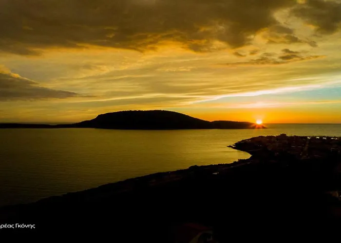 Cocoon Tent In An Olive Grove ماراثوبوليس